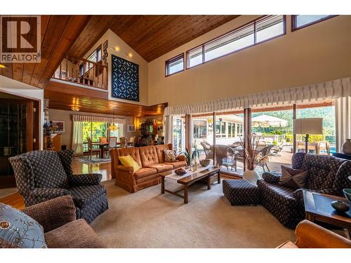 1896 3A Highway, Nelson, BC - Indoor Photo Showing Living Room