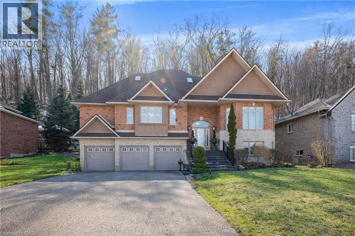 130 DORCHESTER Drive  Grimsby, ON L3M 1A8
