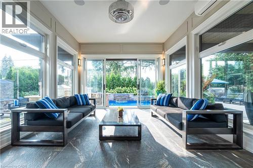 100 Seneca Drive, Ancaster, ON - Indoor Photo Showing Living Room