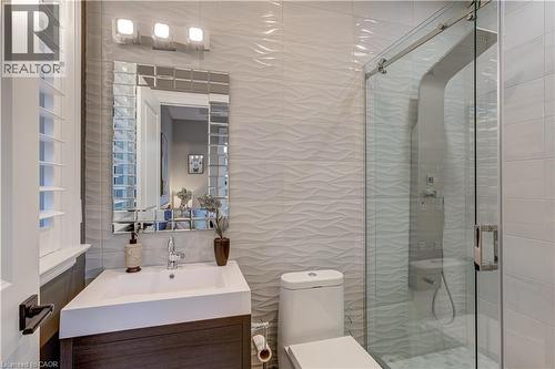 100 Seneca Drive, Ancaster, ON - Indoor Photo Showing Bathroom
