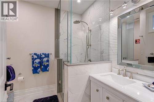 100 Seneca Drive, Ancaster, ON - Indoor Photo Showing Bathroom