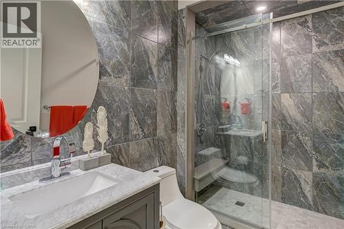 100 Seneca Drive, Ancaster, ON - Indoor Photo Showing Bathroom