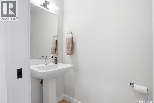 606 Delainey Road, Saskatoon, SK - Indoor Photo Showing Bathroom