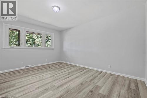 Empty room with light wood-type flooring and baseboards - 40 Bertram Drive, Dundas, ON - Indoor Photo Showing Other Room