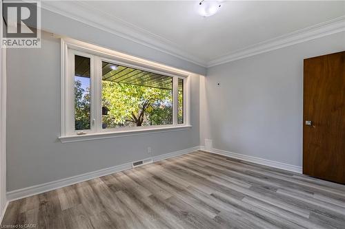 Spare room with light wood-style floors and ornamental molding - 40 Bertram Drive, Dundas, ON - Indoor Photo Showing Other Room