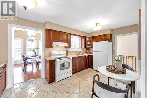2553 Stillmeadow Road, Mississauga, ON - Indoor Photo Showing Kitchen