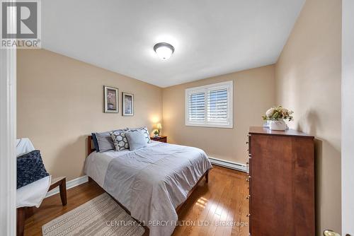 2553 Stillmeadow Road, Mississauga, ON - Indoor Photo Showing Bedroom