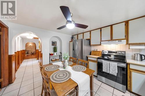 2553 Stillmeadow Road, Mississauga, ON - Indoor Photo Showing Kitchen