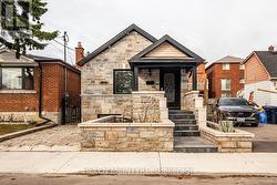 2 BIRCH TREE CRESCENT Toronto, ON M6M 2K8