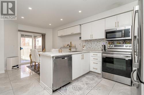 891 Stonebridge Avenue, Mississauga, ON - Indoor Photo Showing Kitchen
