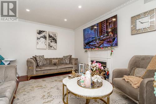 891 Stonebridge Avenue, Mississauga, ON - Indoor Photo Showing Living Room