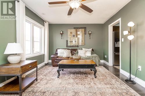 891 Stonebridge Avenue, Mississauga, ON - Indoor Photo Showing Living Room