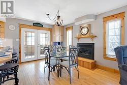 Kitchen dinette's garden doors to sunroom-porch - 
