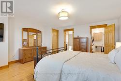 Primary suite walk-in closet & 4-pc ensuite - 