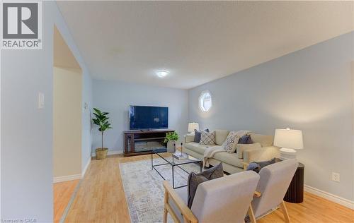 9 Camrose Court, Kitchener, ON - Indoor Photo Showing Living Room