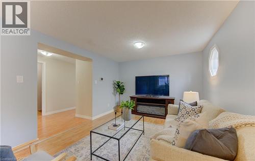 9 Camrose Court, Kitchener, ON - Indoor Photo Showing Living Room