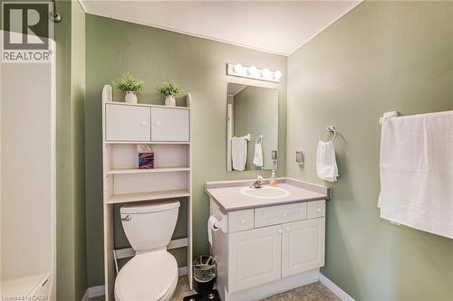 Main 4 piece bath. - 90 Mooregate Crescent Unit# 27, Kitchener, ON 