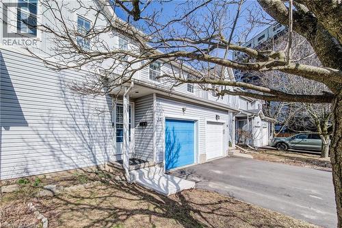 Newer concrete on front walkway. - 90 Mooregate Crescent Unit# 27, Kitchener, ON 