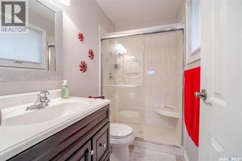 1354 King Crescent, Moose Jaw, SK - Indoor Photo Showing Bathroom