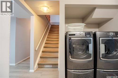1354 King Crescent, Moose Jaw, SK - Indoor Photo Showing Laundry Room
