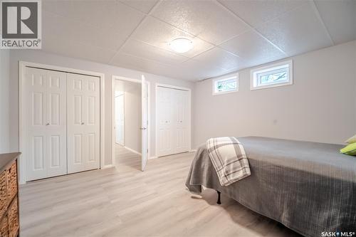 1354 King Crescent, Moose Jaw, SK - Indoor Photo Showing Bedroom