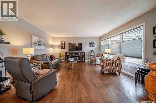 1354 King Crescent, Moose Jaw, SK - Indoor Photo Showing Living Room