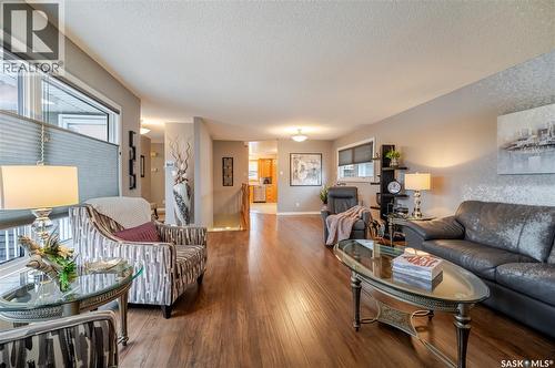 1354 King Crescent, Moose Jaw, SK - Indoor Photo Showing Living Room