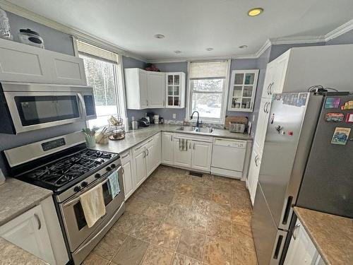 4 Riverview Street, Nipigon, ON - Indoor Photo Showing Kitchen With Double Sink