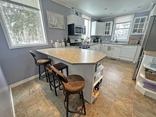 4 Riverview Street, Nipigon, ON - Indoor Photo Showing Kitchen