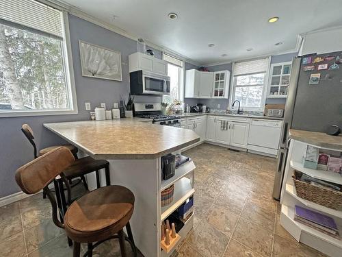 4 Riverview Street, Nipigon, ON - Indoor Photo Showing Kitchen