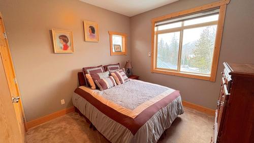 B-6 Alpine Trail Lane, Fernie, BC - Indoor Photo Showing Bedroom