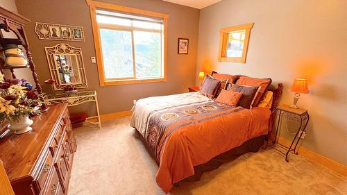 B-6 Alpine Trail Lane, Fernie, BC - Indoor Photo Showing Bedroom