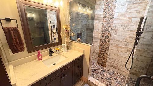 B-6 Alpine Trail Lane, Fernie, BC - Indoor Photo Showing Bathroom