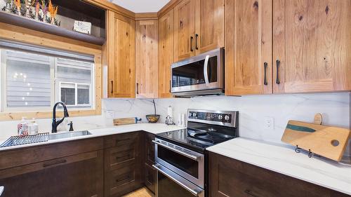 B-6 Alpine Trail Lane, Fernie, BC - Indoor Photo Showing Kitchen