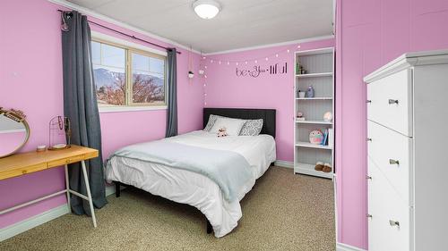 1420 Alder Street, Creston, BC - Indoor Photo Showing Bedroom