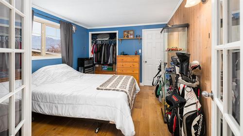 1420 Alder Street, Creston, BC - Indoor Photo Showing Bedroom