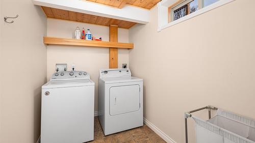 1420 Alder Street, Creston, BC - Indoor Photo Showing Laundry Room