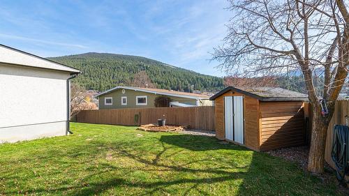 1420 Alder Street, Creston, BC - Outdoor