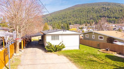 1420 Alder Street, Creston, BC - Outdoor