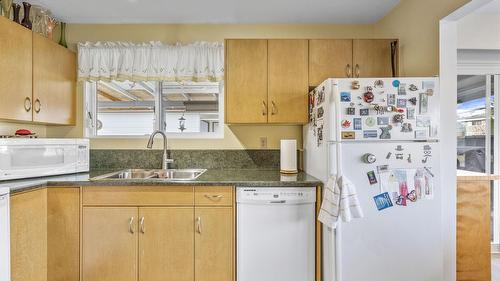 2429 Gosset Road, West Kelowna, BC - Indoor Photo Showing Kitchen With Double Sink