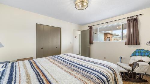 2429 Gosset Road, West Kelowna, BC - Indoor Photo Showing Bedroom