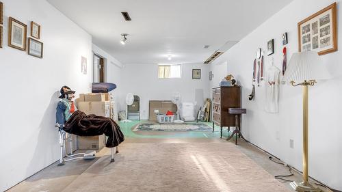 2429 Gosset Road, West Kelowna, BC - Indoor Photo Showing Other Room