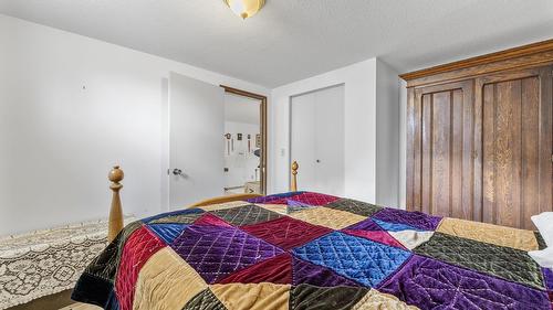 2429 Gosset Road, West Kelowna, BC - Indoor Photo Showing Bedroom