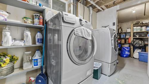 2429 Gosset Road, West Kelowna, BC - Indoor Photo Showing Laundry Room