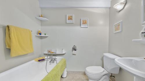 2429 Gosset Road, West Kelowna, BC - Indoor Photo Showing Bathroom