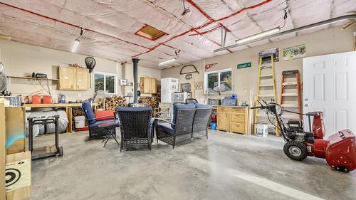 2429 Gosset Road, West Kelowna, BC - Indoor Photo Showing Garage