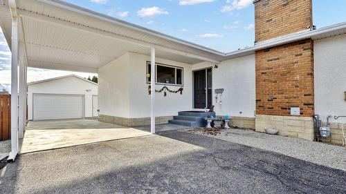 2429 Gosset Road, West Kelowna, BC - Outdoor With Exterior