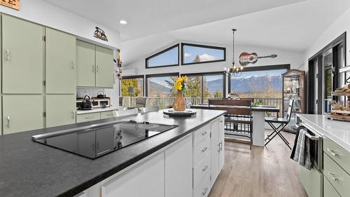 940 Peterman Road, Creston, BC - Indoor Photo Showing Kitchen
