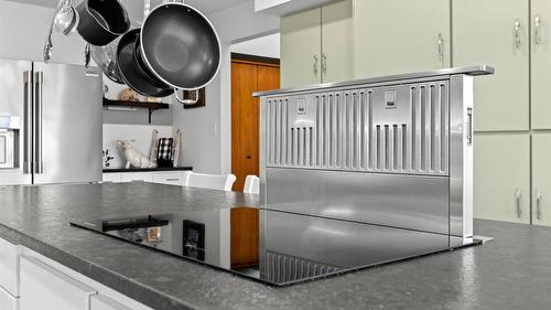 940 Peterman Road, Creston, BC - Indoor Photo Showing Kitchen