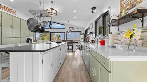 940 Peterman Road, Creston, BC - Indoor Photo Showing Kitchen